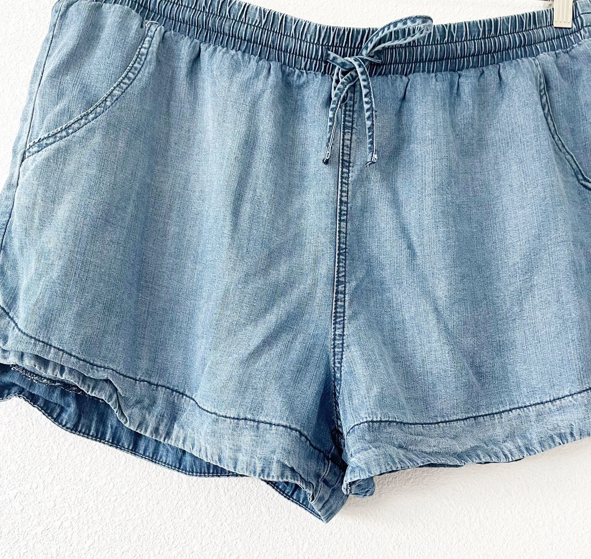 Universal Thread Chambray 2” Shorts - Image 3