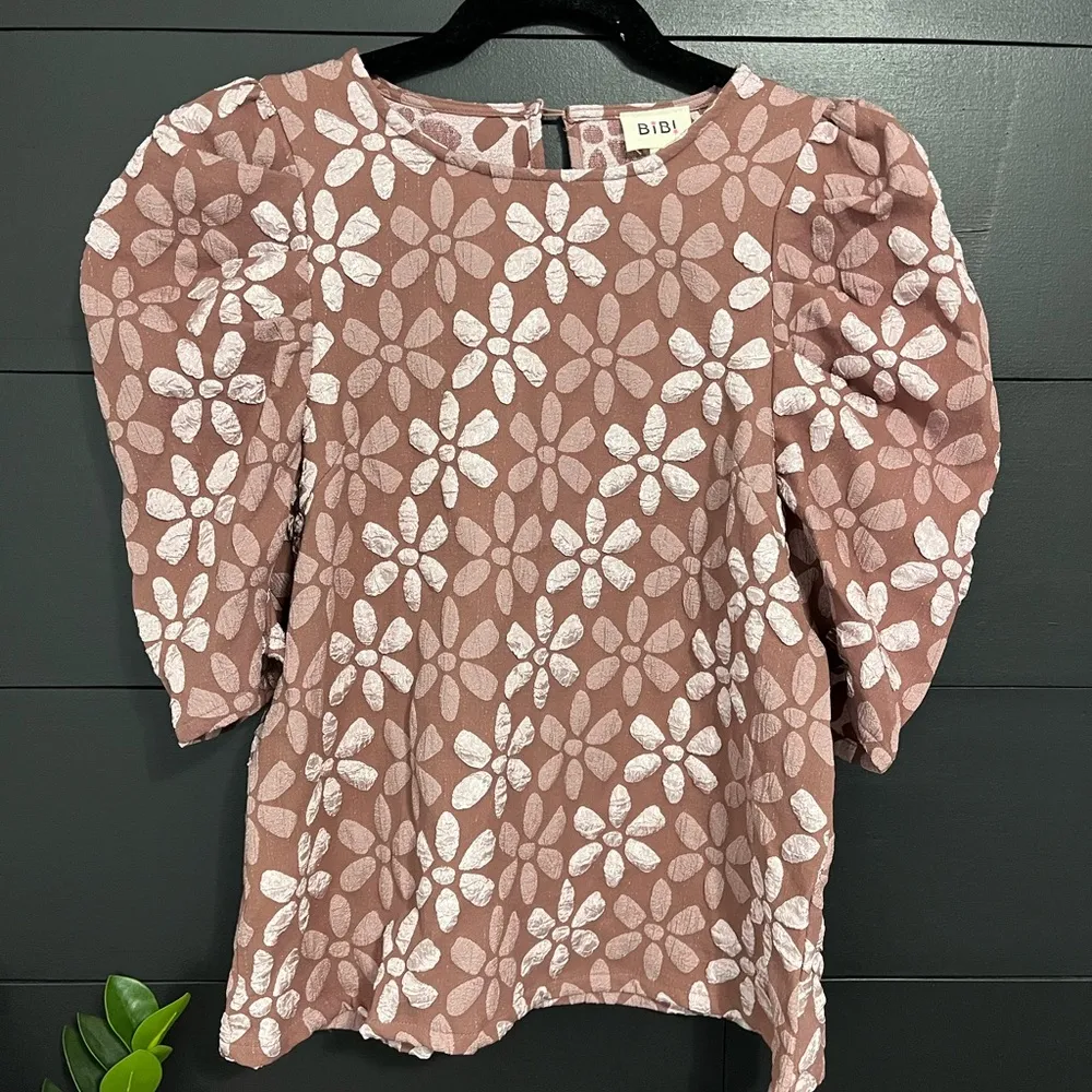 BIBI Balloon 3/4 Sleeve Textured Floral Top Women’s Shirt Size Small NWT - Image 4