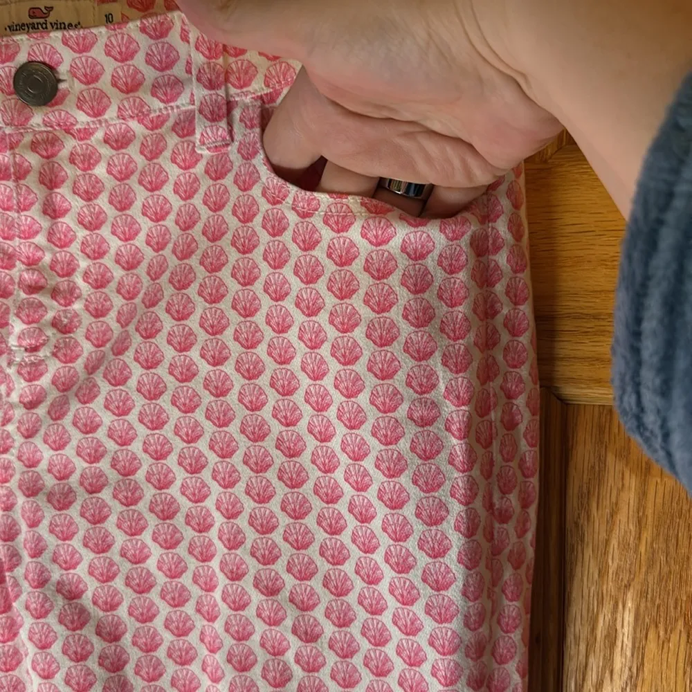 Vineyard Vines Pink Seashell Pattern White Denim Cotton Spandex Jeans Size 10 - Image 8