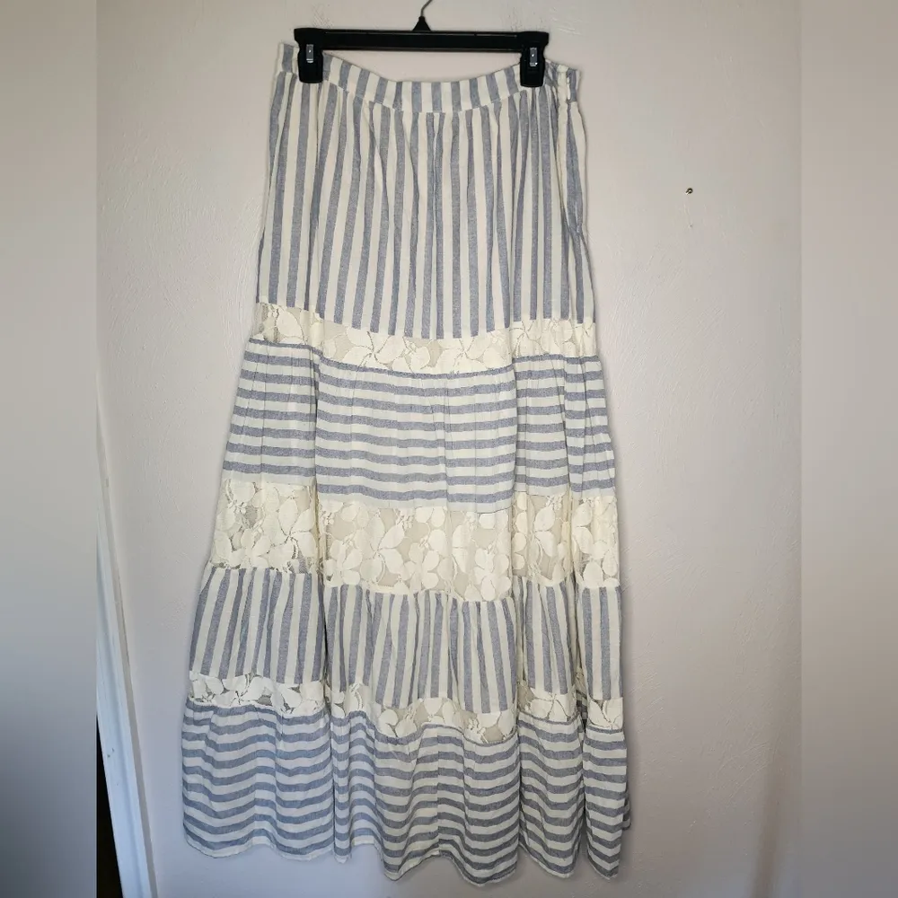 NWOT Champagne and strawberry skirt - Image 5
