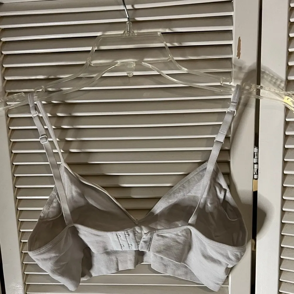 DKNY LG white triangle sports bra - Image 2