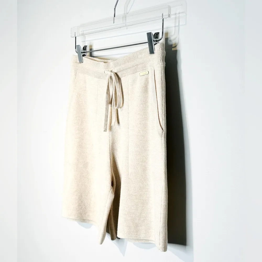 St. John Santana Wool Knit Drawstring Ivory Beige Walking Shorts Size S - Image 4