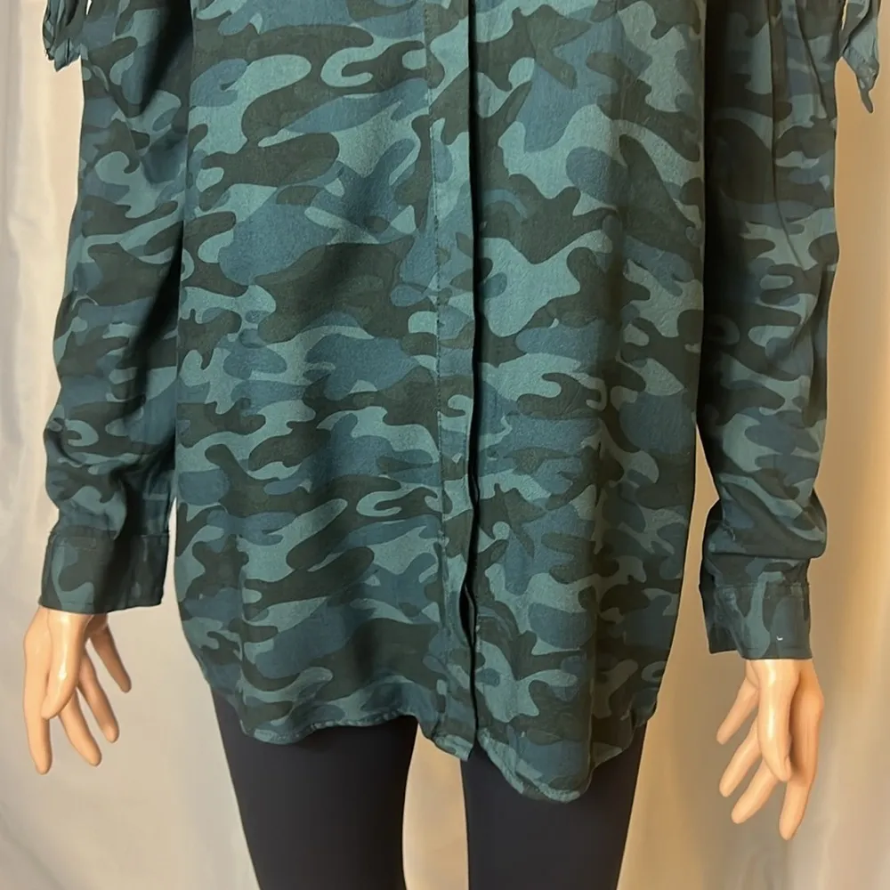 Rock & Republic Button Down Camouflage Western Ruffle Size M Longsleeve Fall - Image 4