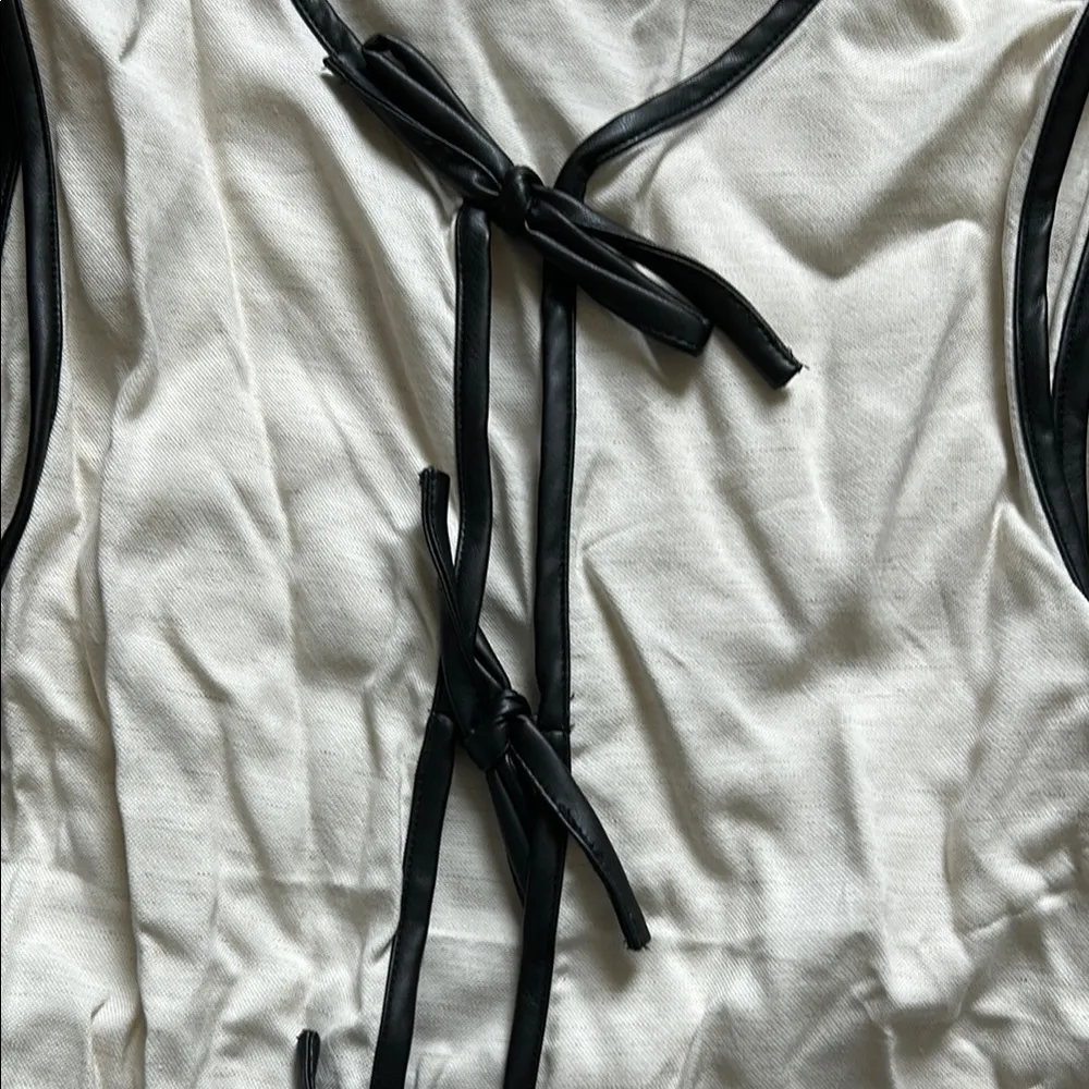 WeWoreWhat Cream and Black Sleeveless Tie Front Tank Top - Image 3