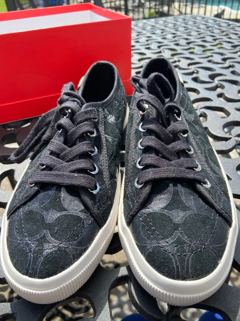 NEW IN BOX  SUEDE SNEAKERS - Image 7