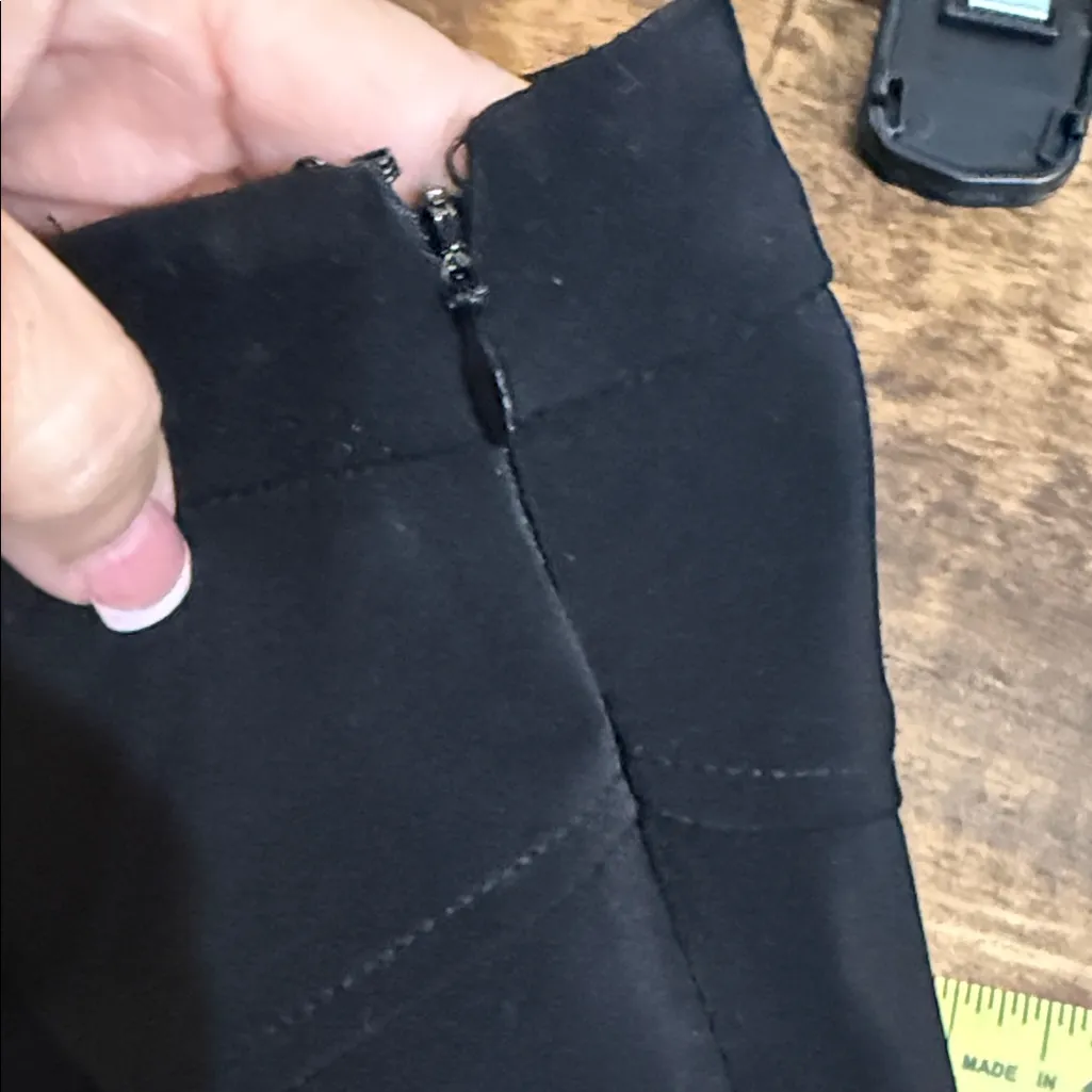 WHITE HOUSE BLACK MARKET Black Skirt Size 6 - Image 4