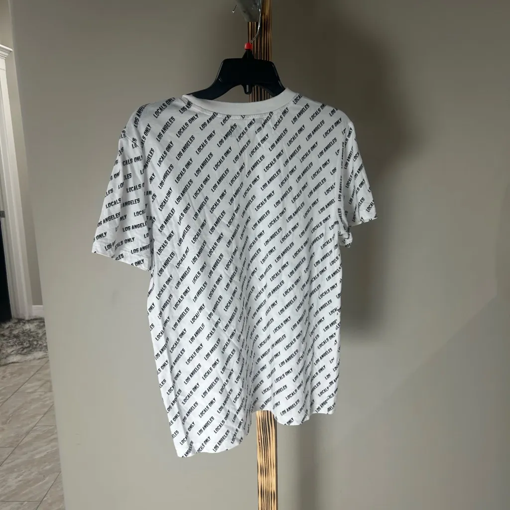 Kendall + Kylie Los Angeles Graphic Tee – Size Medium - Image 6