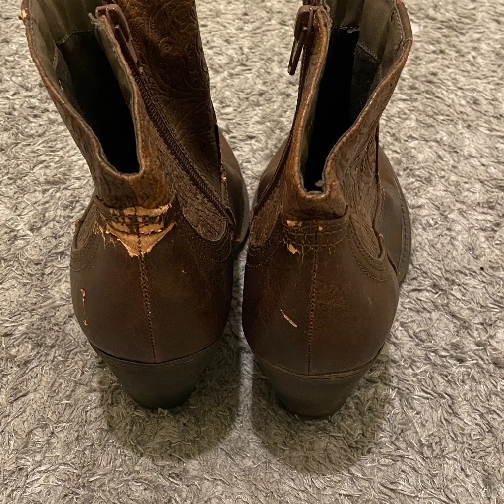 Hurley Rich Brown Ankle Booties - Image 4