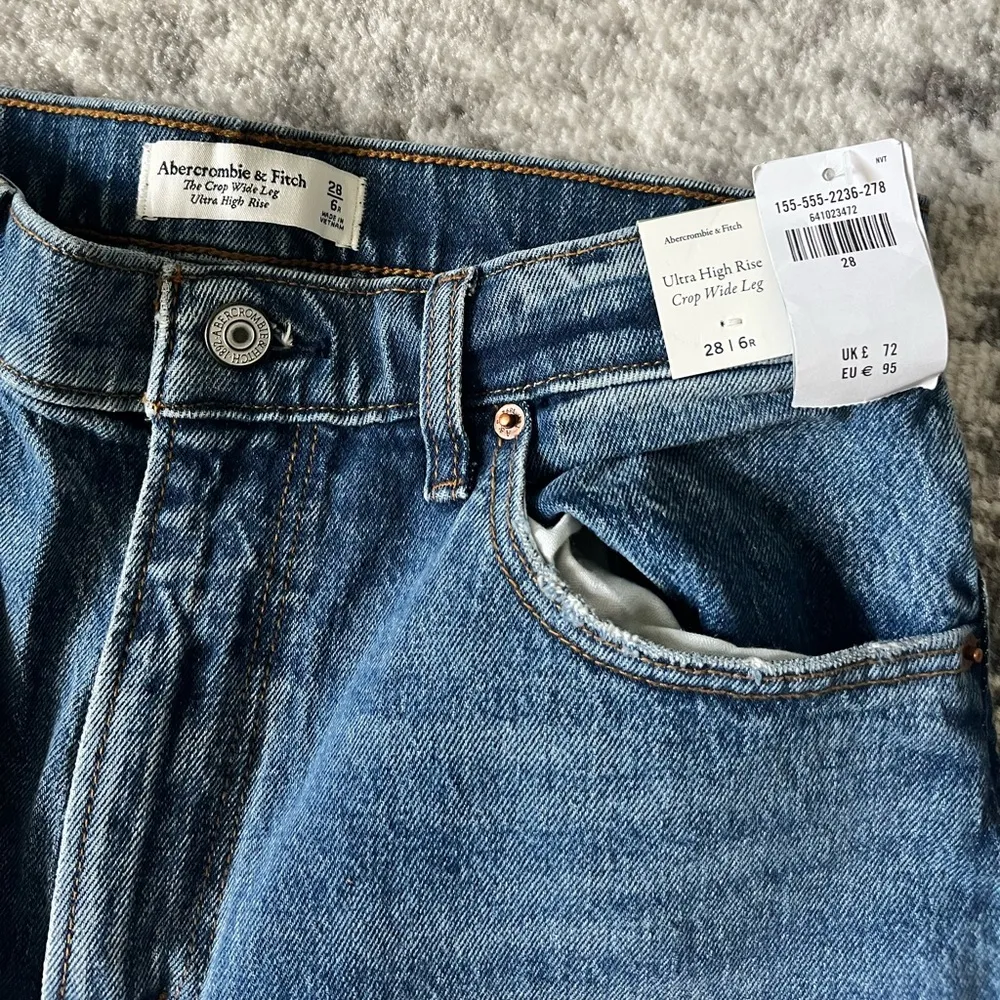 New Abercrombie & Fitch Ultra High Rise Crop Wide Leg - Image 4