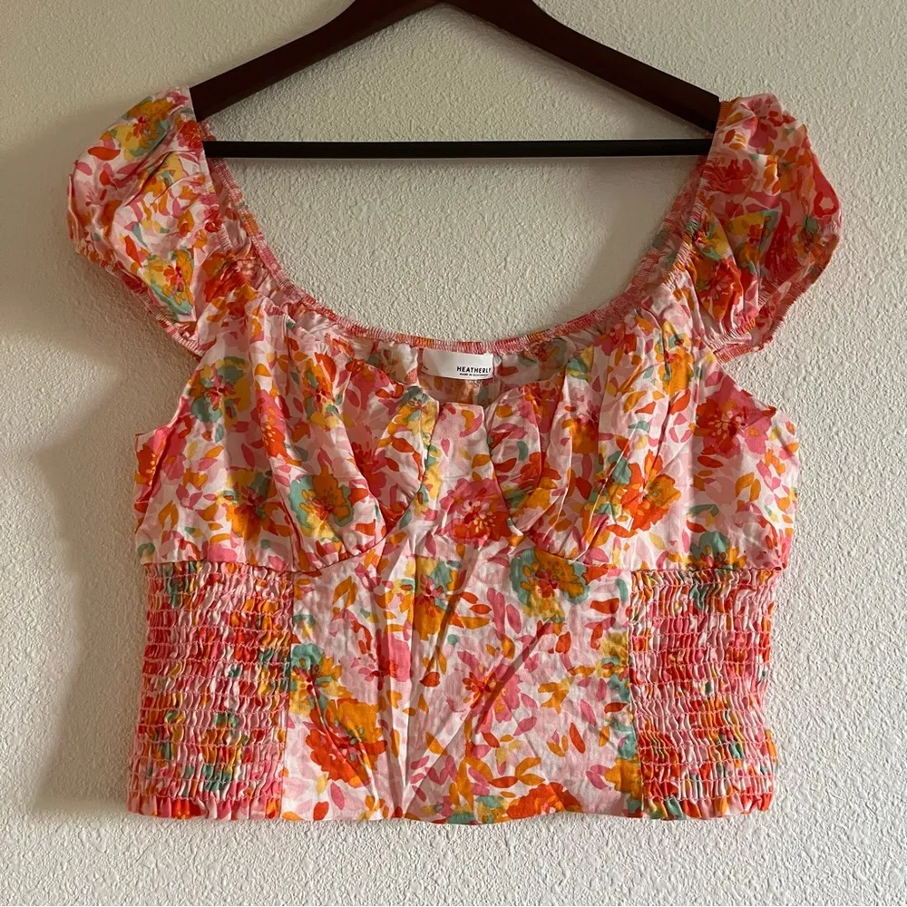 NWT Heatherly Pink Floral Cropped Smocked Top Size M - Image 2