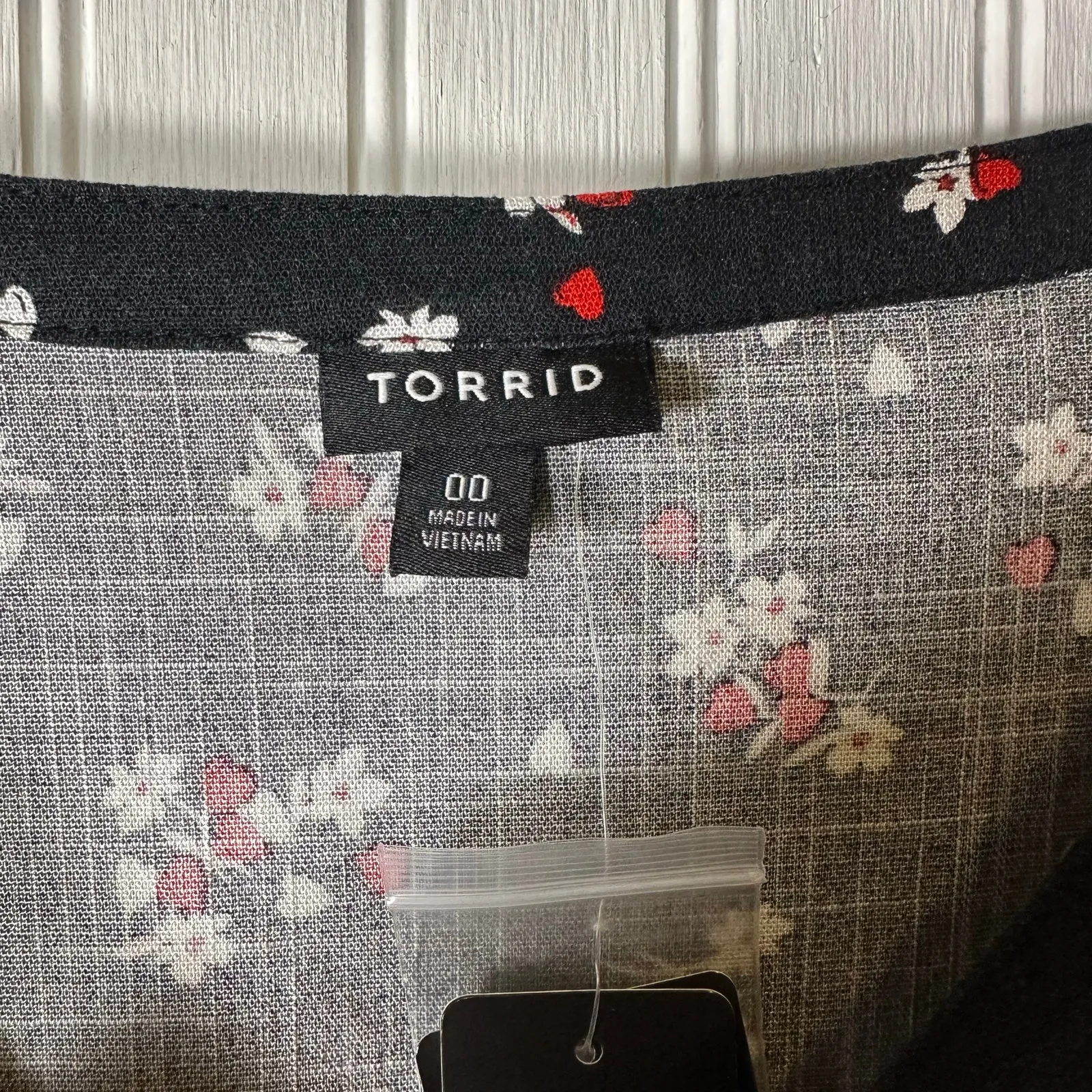 Torrid Button Front Romper Floral Heart Print NEW - Image 6