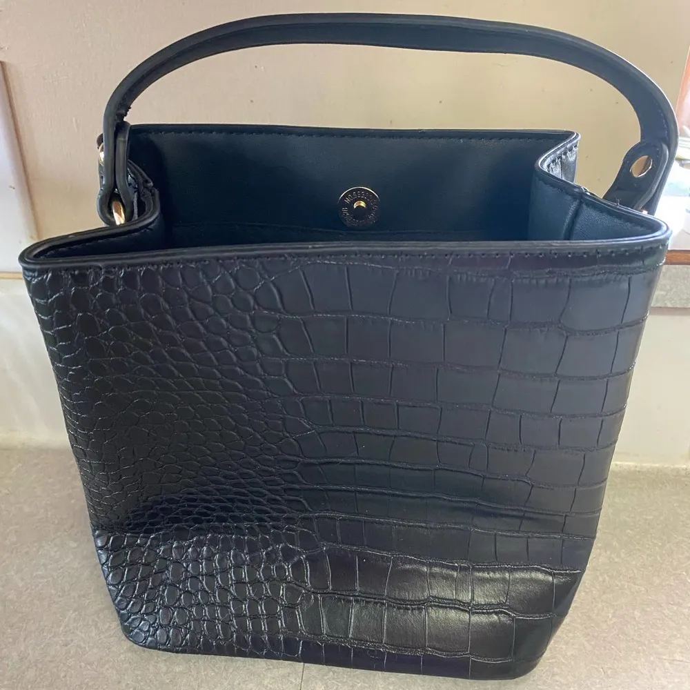 AOTA NEW Vegan Croc Embossed Elena Minimalist Quiet Luxury Preppy Bucket Crossb… Black - Image 4