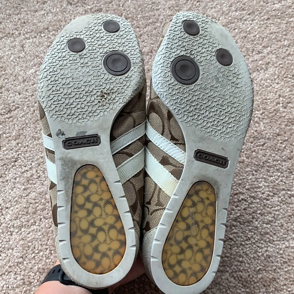Coach Katelyn size 7 tan sneakers - Image 5