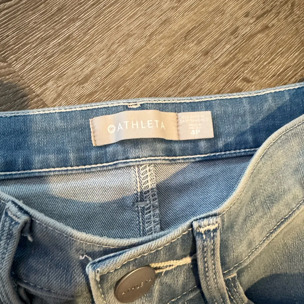 Athleta 4P Light Wash Side Stripe Straight Leg Jeans Cropped - Image 3