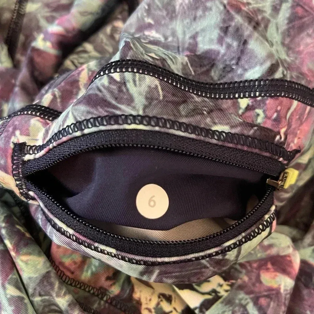 Women’s Lululemon Run Top Speed Crop SZ  6 -Iridescent Multi Luxtreme Leggings - Image 4