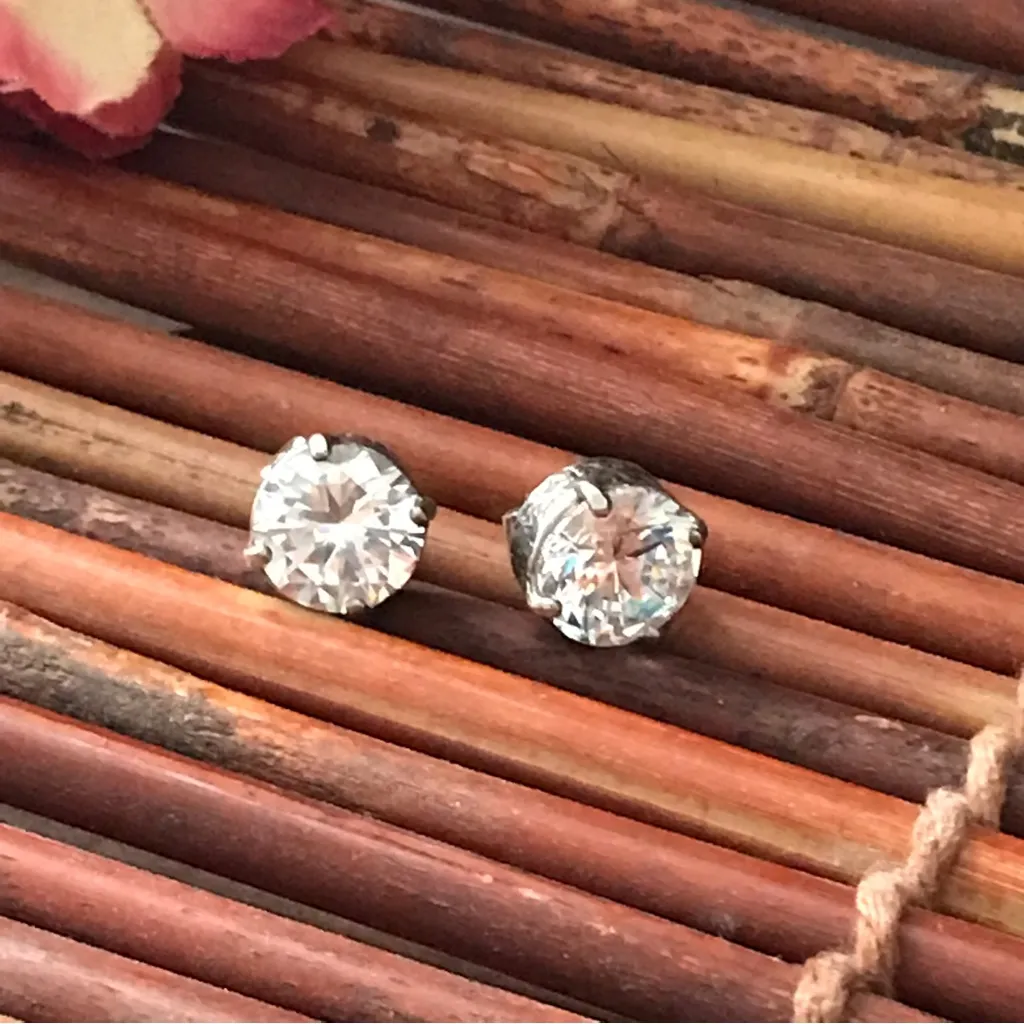 Silpada  Sterling Silver .925 Solitaire Cubic Zirconia Post Earrings - Image 4