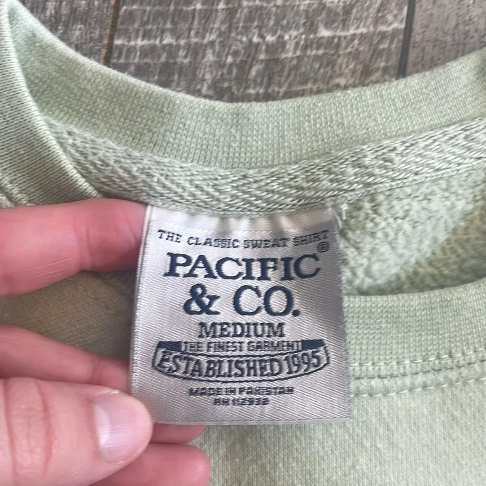 Martha's Vineyard Size Medium Mint Green Crewneck Sweatshirt - Image 6