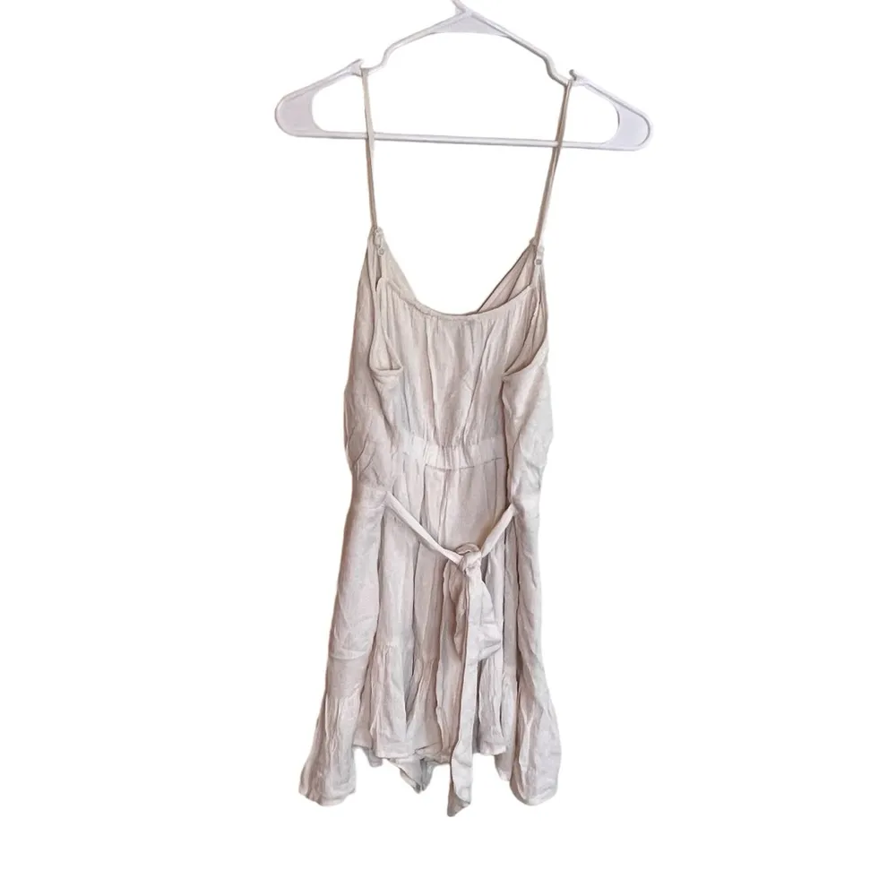 American Eagle white cream ivory romper shorts belt Large - Image 2