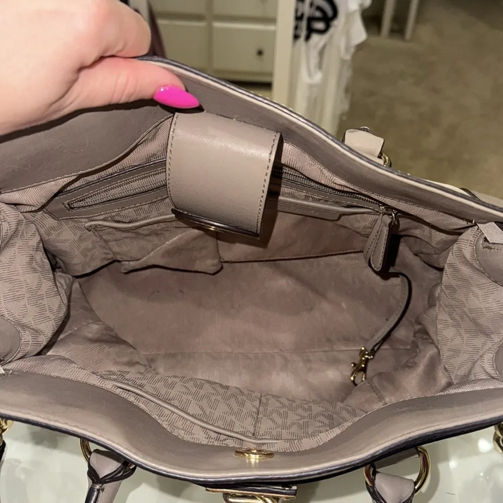 Michael Kors large Hamilton two tone leather bag. Very good condition - Image 11