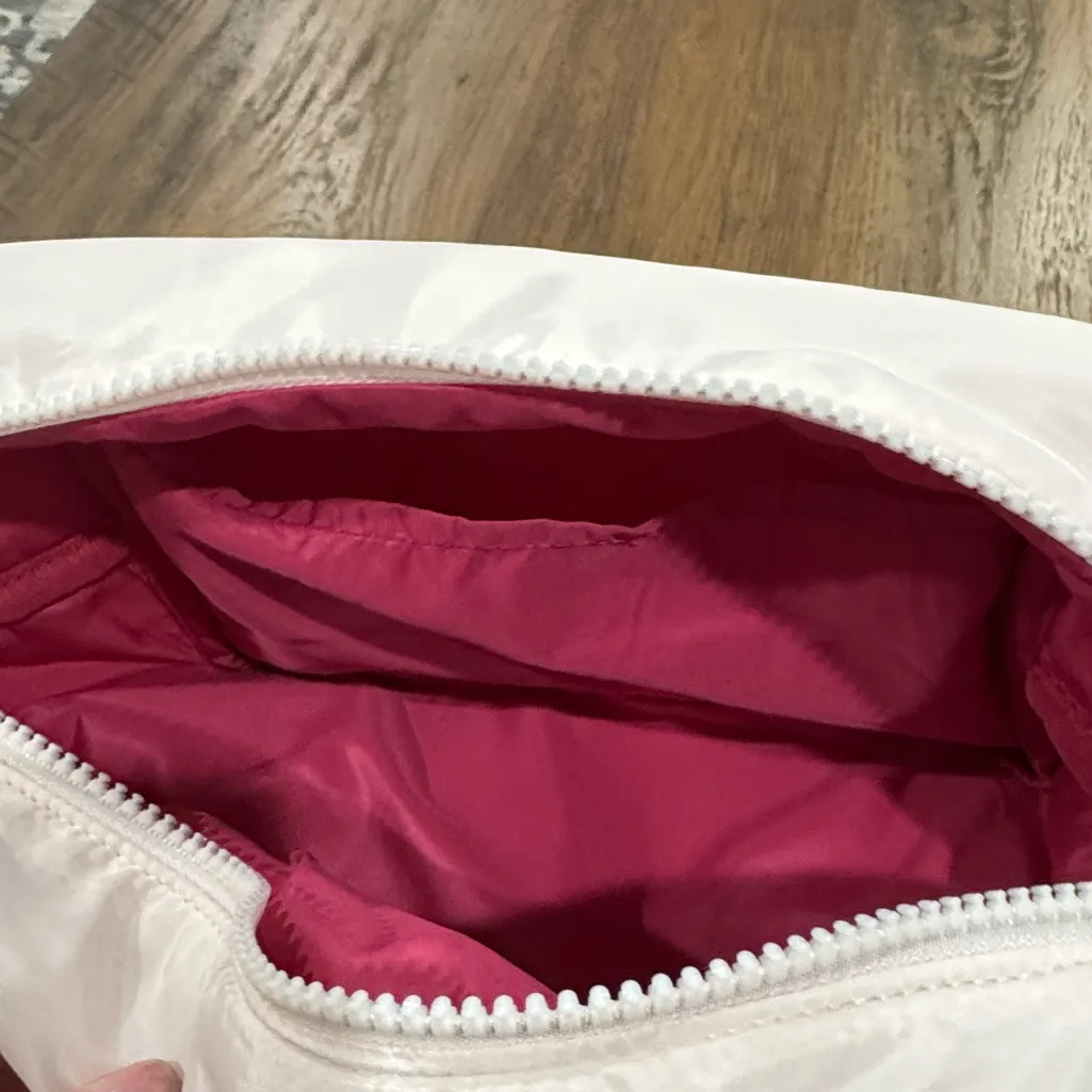 Maëlys White Cosmetic Bag - Image 5