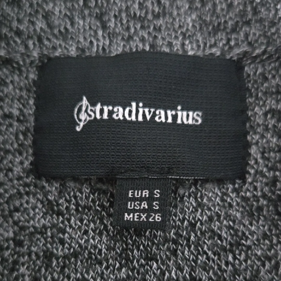 Stradivarius Women's Gray Sleeveless Vest - Image 2