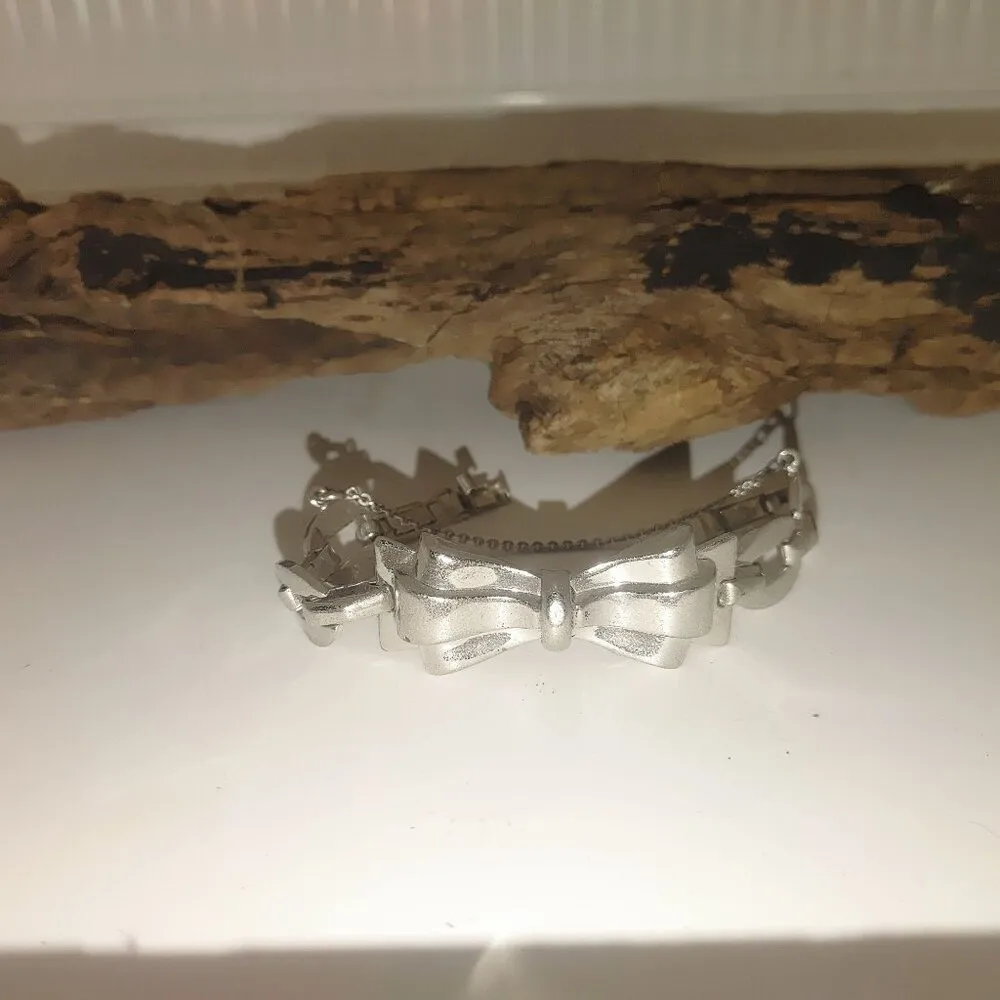 Barclay Silver Tone Bow Link Bracelet Vintage Safety Chain Womens Jewelry - Image 4