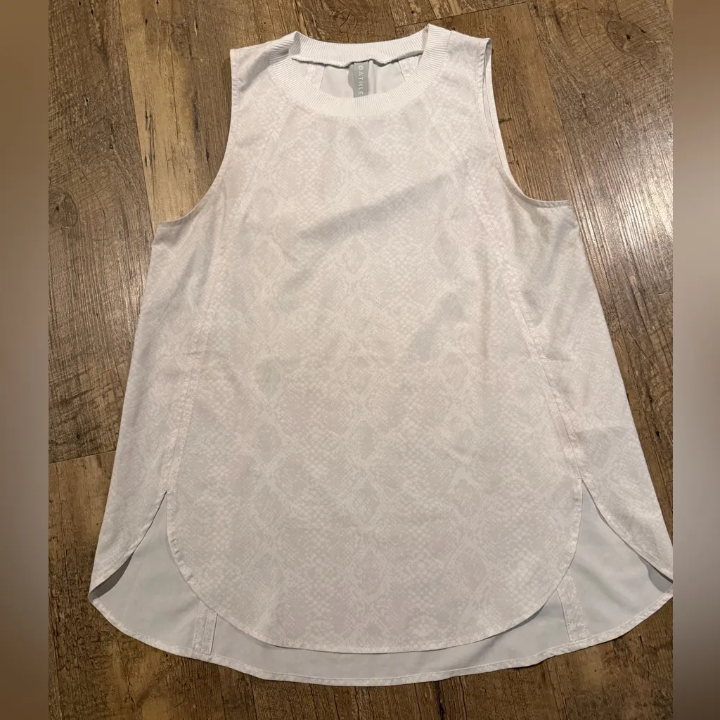 Athleta Zephyr White Snake Print Work Out tank XS - Image 2