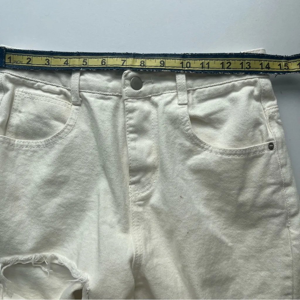 Women's White Distressed Jeans Size 28 - Image 7
