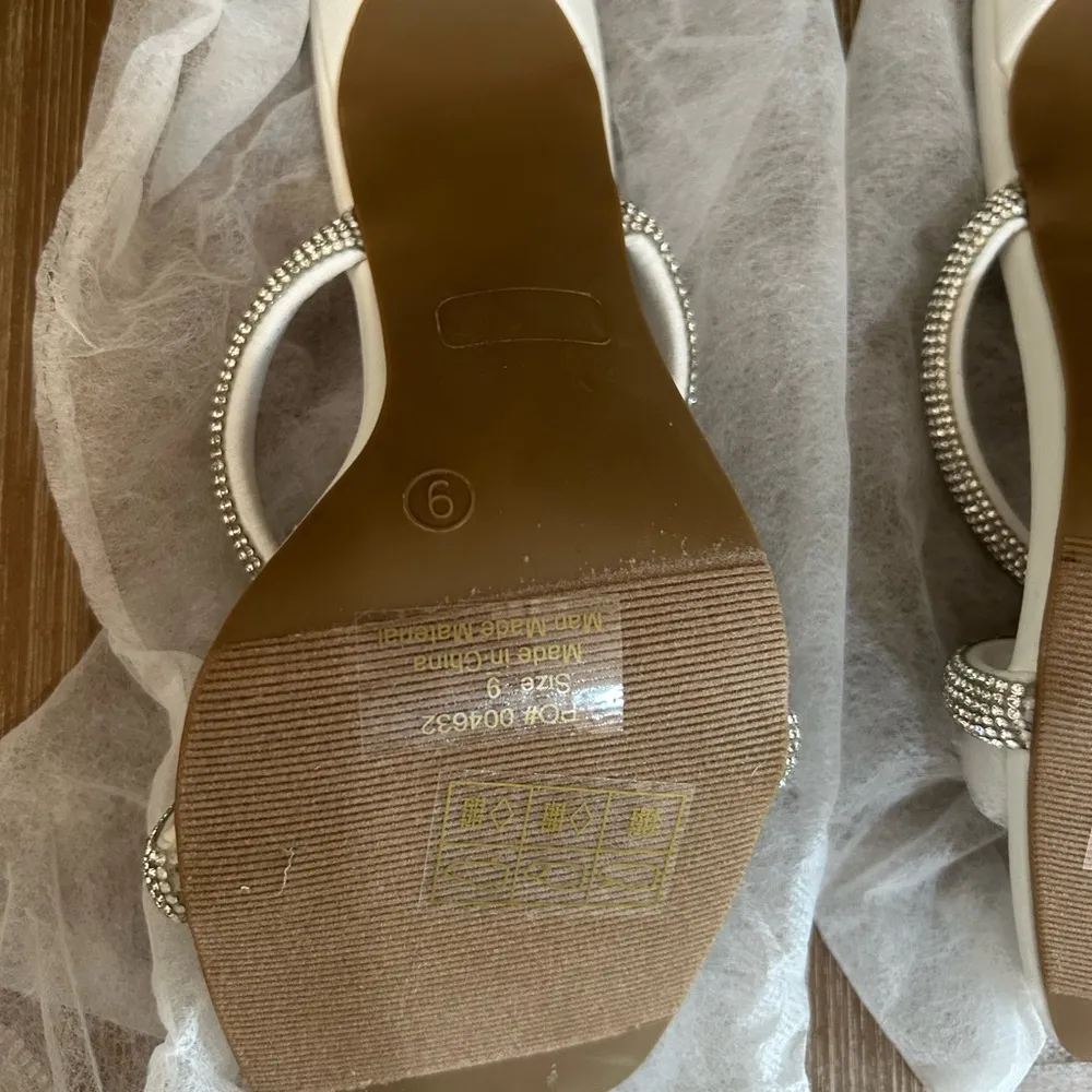 Journee Collection Reena White Rhinestone Heels Size 9 – Bridal Dressy Mule NEW - Image 11