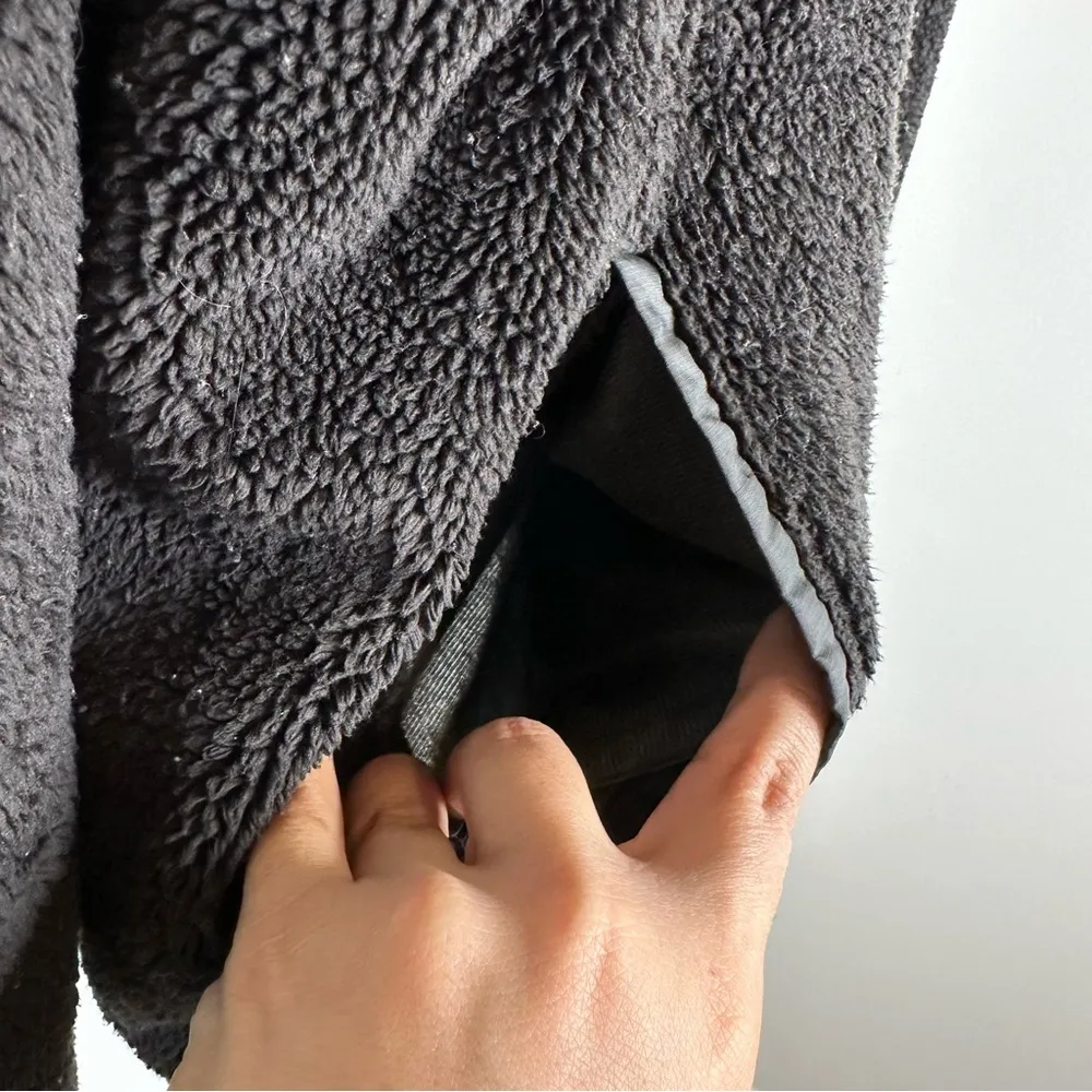 The North Face Mossbud Snap Neck Pullover Fleece Jacket in Black - Image 3