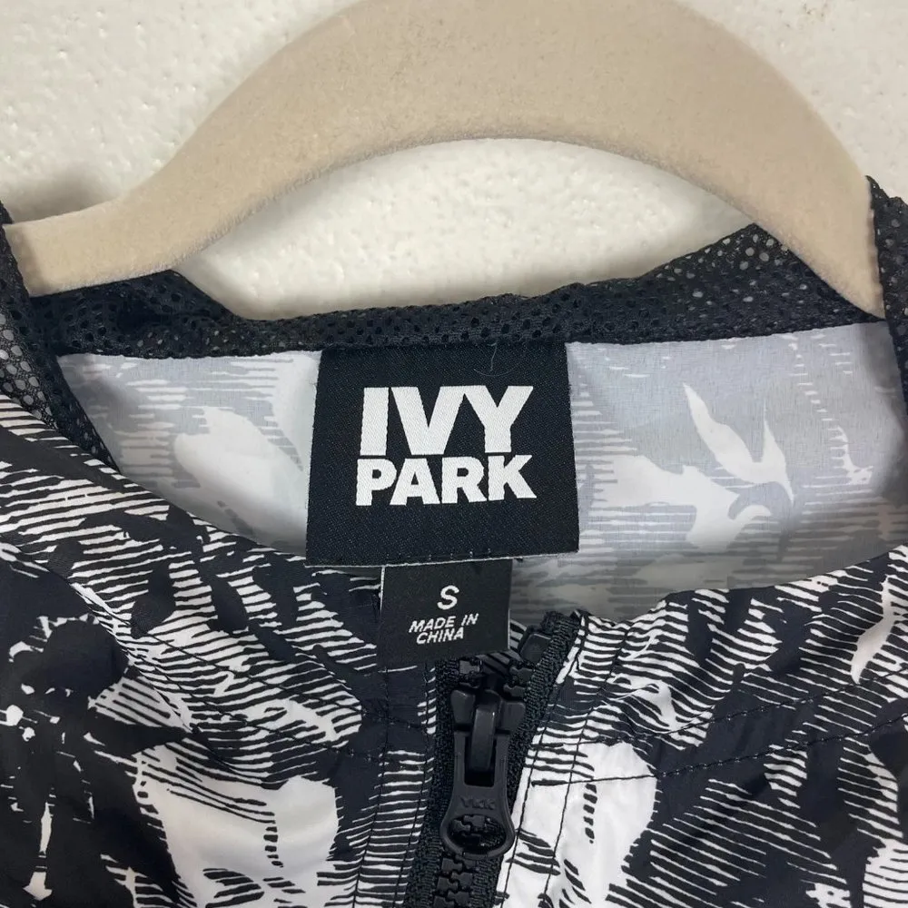 Ivy Park Womans S Black and White Floral Long Sleeve Hooded Windbreaker Pullover - Image 5