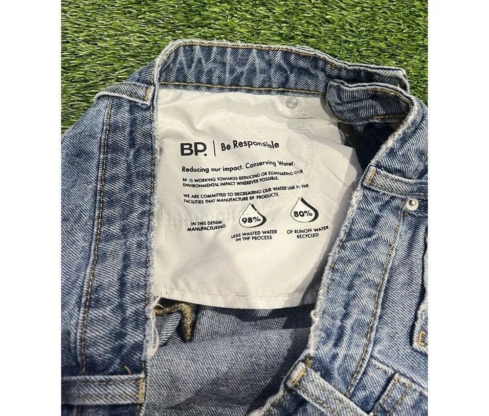 BP Women's HI RISE VINTAGE LT DESTROY DENIM SHORT US 29 2.5 inseam - Image 7