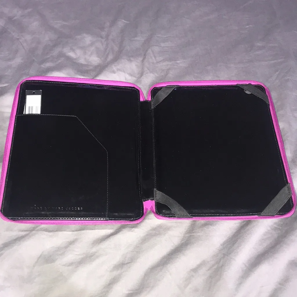 Marc by Marc Jacobs iPad Case - Image 3
