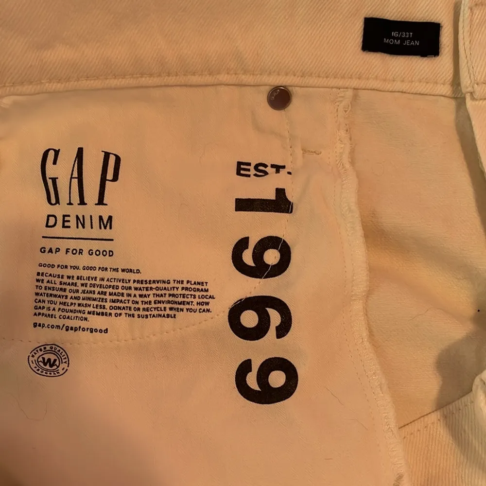 Gap  white mom jeans - Image 8