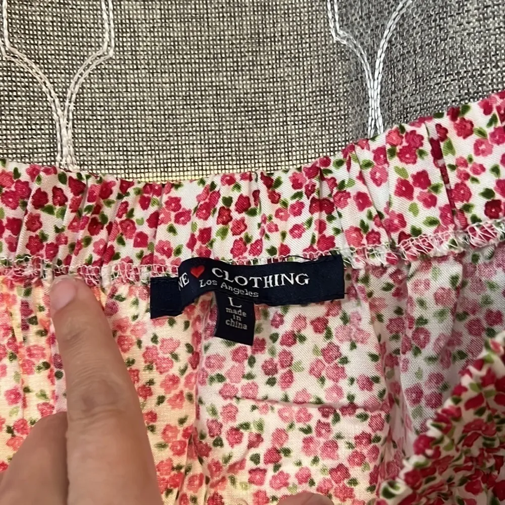 Super cute off the shoulder top. Size L - Image 3