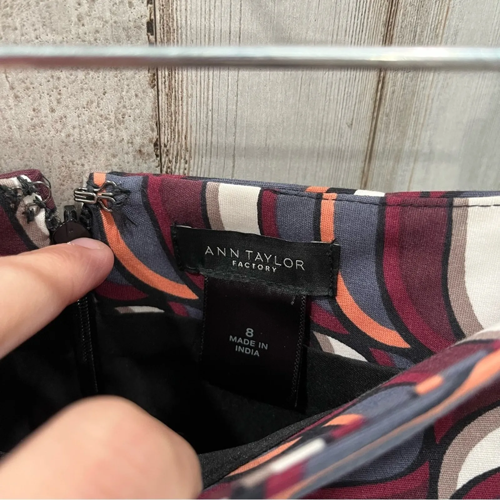 Ann Taylor Red & Blue Retro Wave Knee Length Pencil Womens Skirt 8 - Image 2