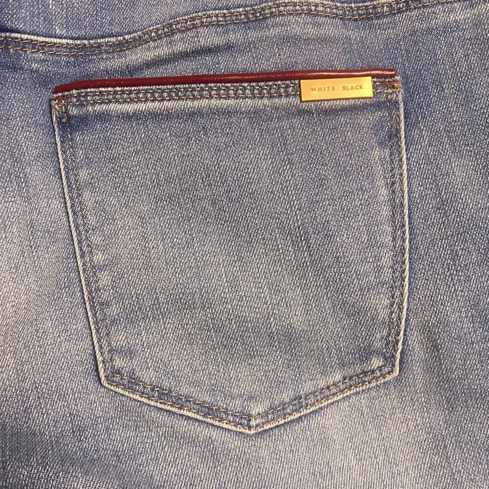 WHBM Leather Trim Skimmer Jeans 6P Mid Rise Light Wash Stretch Denim Ankle Zip - Image 4