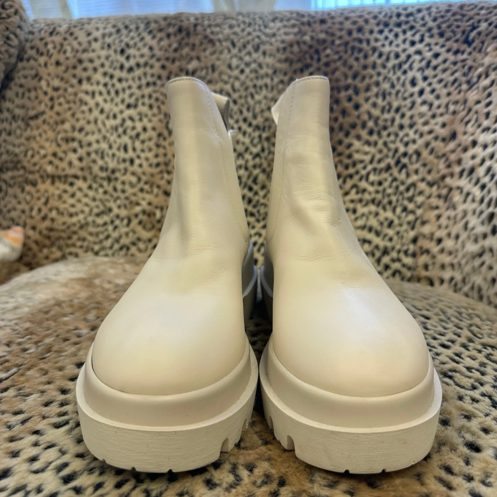 La Canadienne Kash Pull On Lug Sole Booties Off White Leather 36.5 Size 6 - Image 3