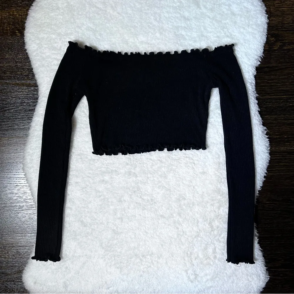 Forever 21 Black Cropped Ruffled Rib Long Sleeve Top - Image 5