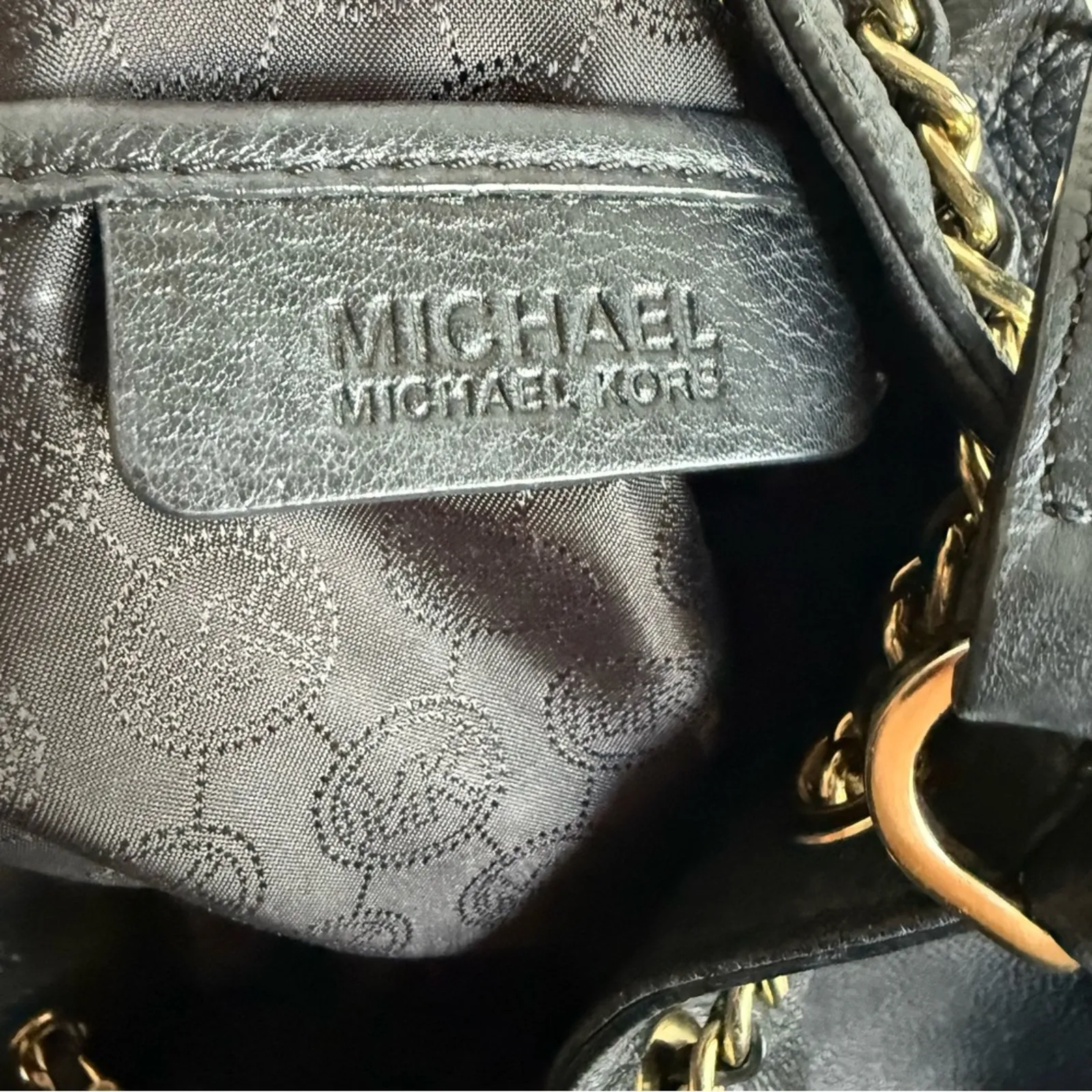 MICHAEL Michael Kors Black and Gold Shoulder Bag with Chain Detail Bucket - Image 15