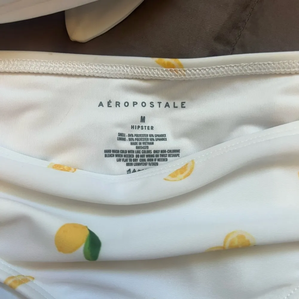 Aeropostale lemon swimsuit Set Bottom size medium, Top size large - Image 4