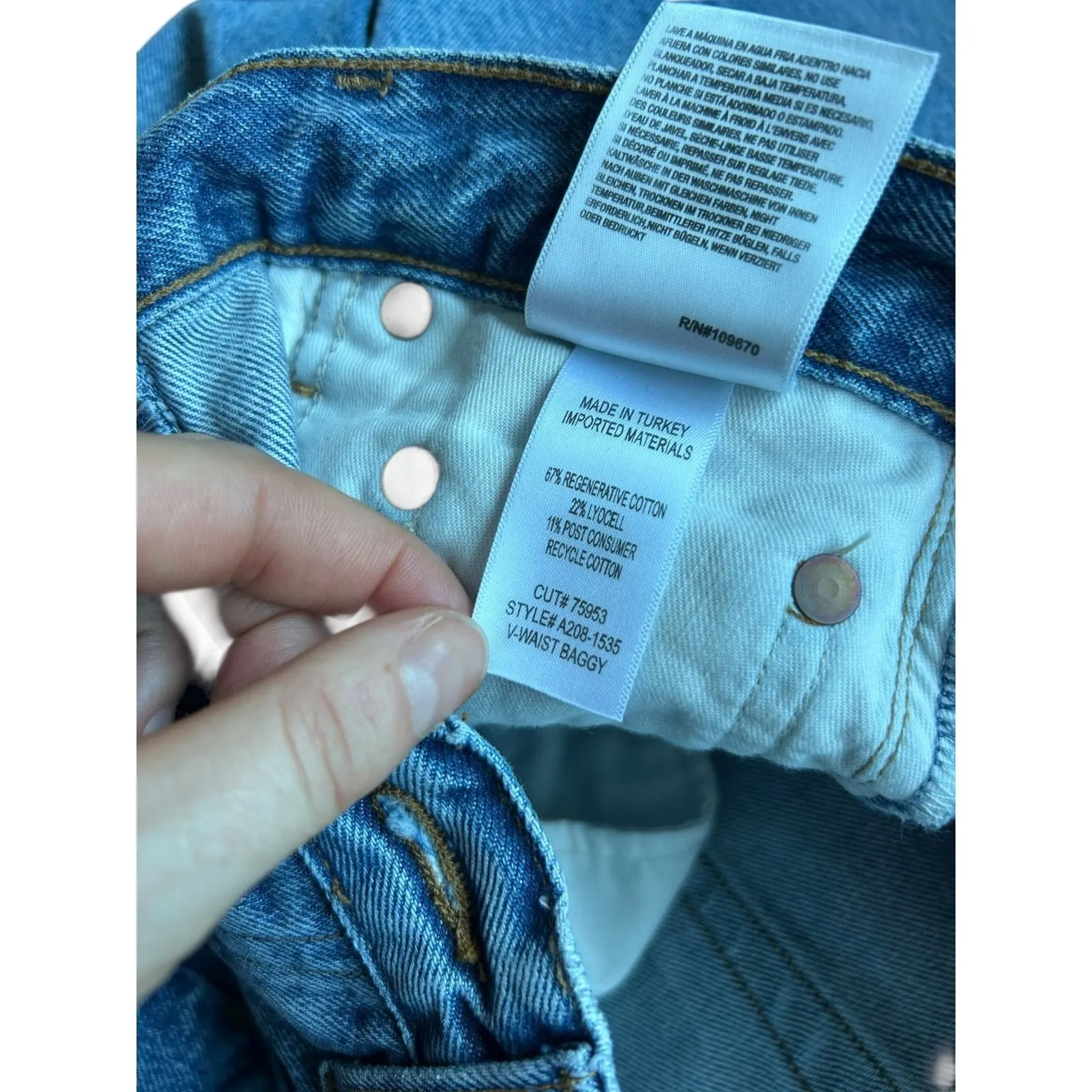 AGOLDE V Waist Baggy Jeans in
Fairway Jeans Women's Size 24  Medium Wash Denim - Image 11