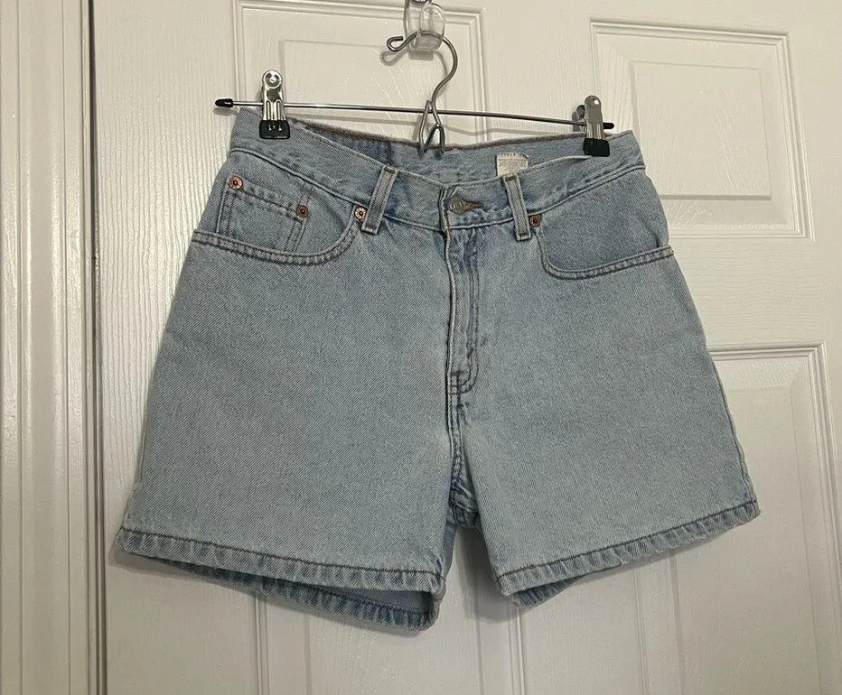 Vintage  light wash shorts - Image 2