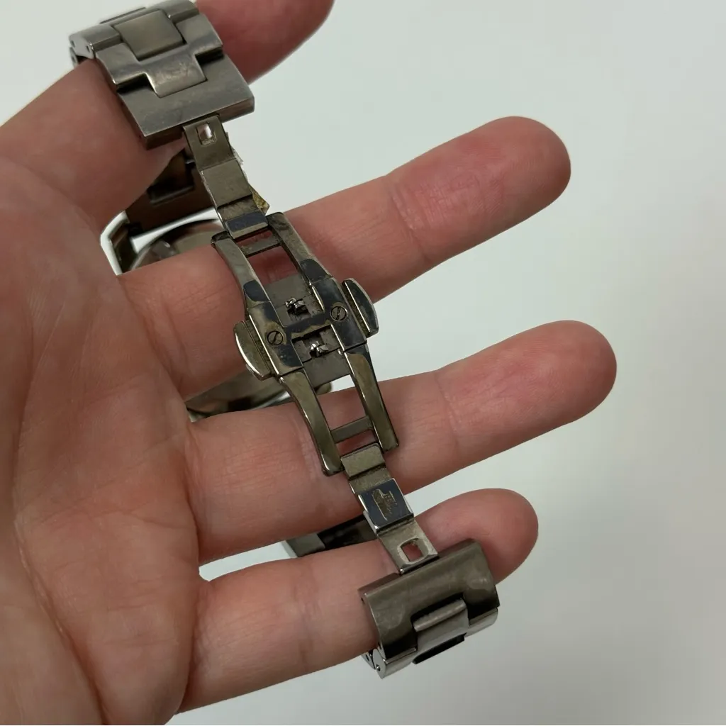 Movado Bold Grey Woman's Mirrored Bezel and Tortoise Ceramic Stainless Band Gray - Image 4