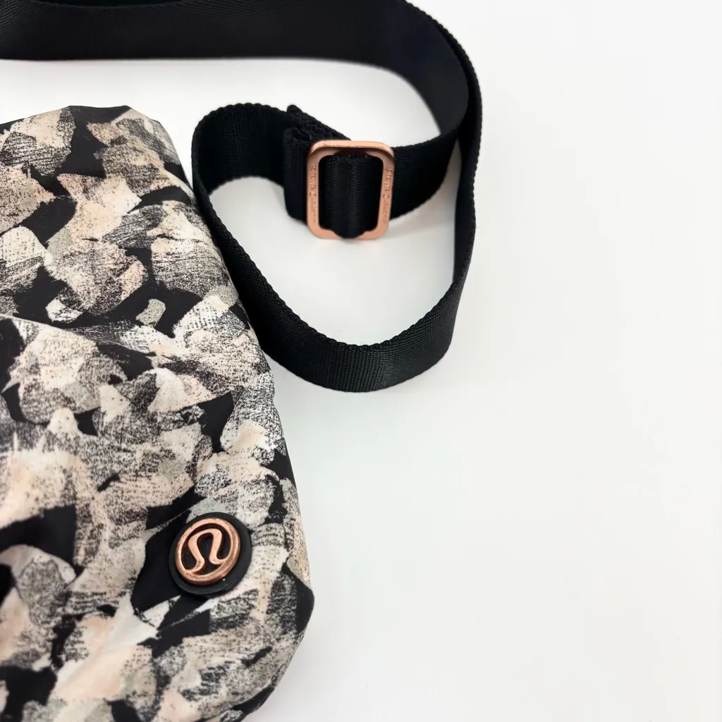 Lululemon Hip To Be Free Bag Mystic Jungle Butter Pink Black - Image 2