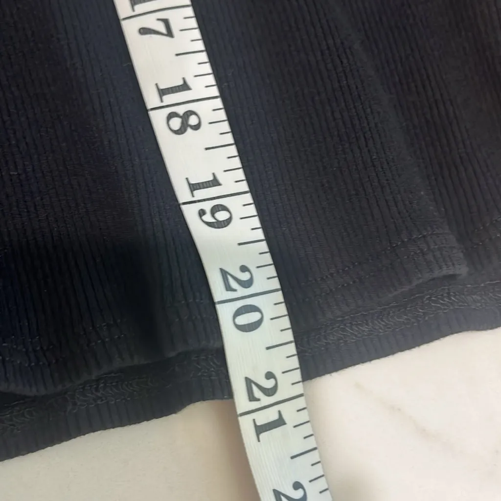 Elie Tahari black ribbed tee shirt - Image 6