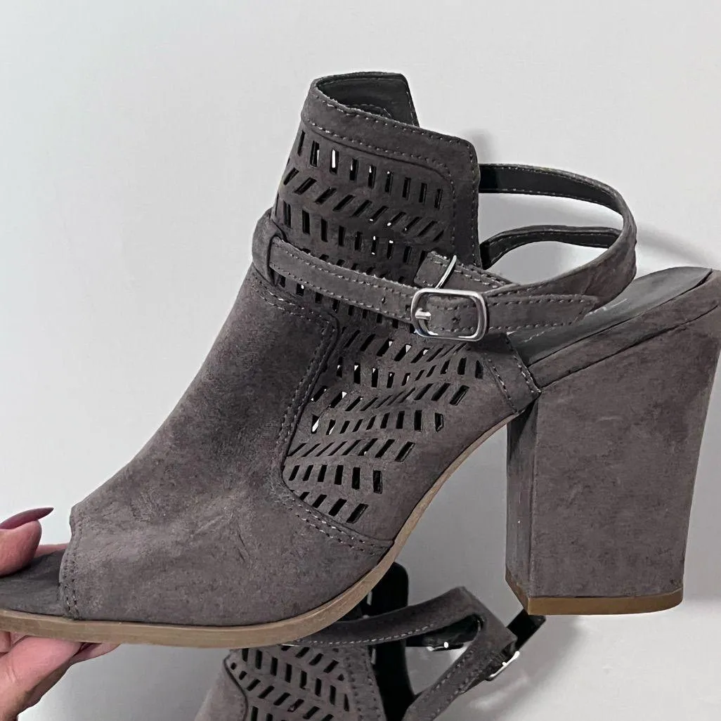 American Eagle  suede Gray Peep-Toe Heels size 7.5 - Image 4