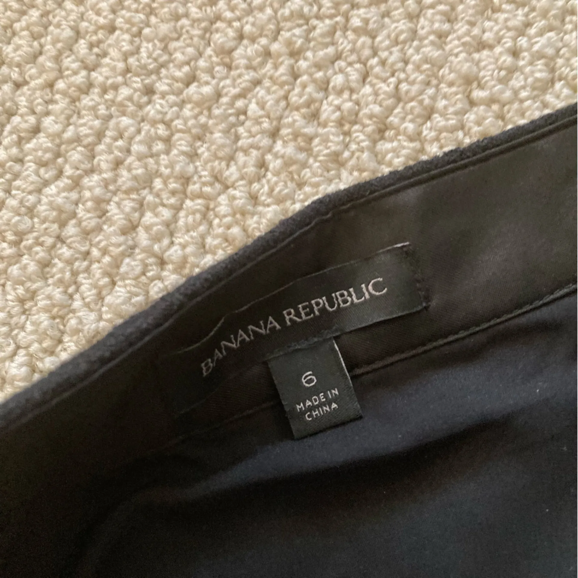 Banana Republic Black Woolen Midi Pencil Skirt Size 6 Fitted Textured EUC - Image 4