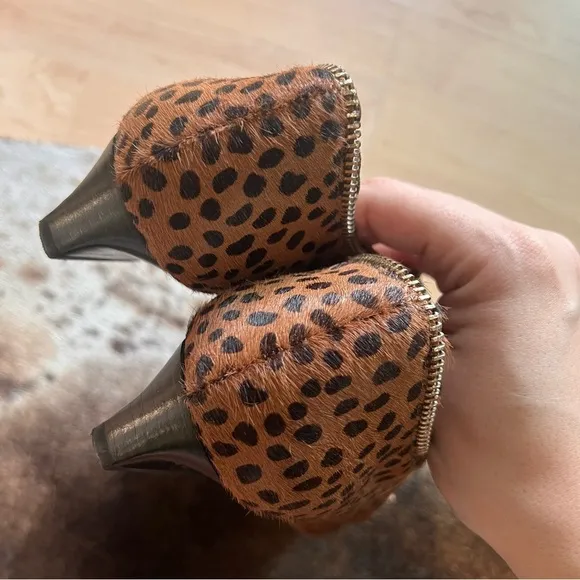 REBECCA MINKOFF Cheetah Print Pony Hair Zipper Trim Cap Toe Loafers Size‎ 8 - Image 3