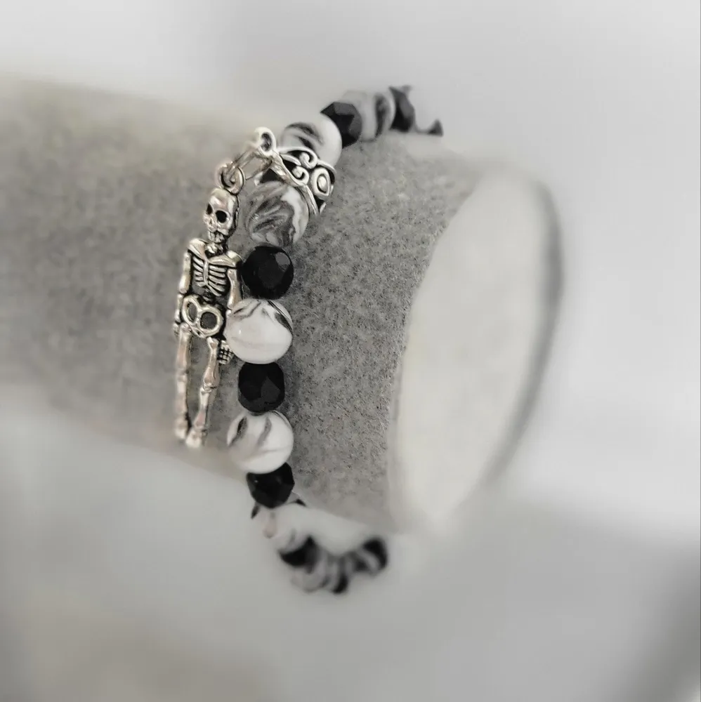 Hand crafted black & white crackle beaded skeleton charm bracelet - Image 3